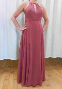 Adjusting an oversized dress in Laval
