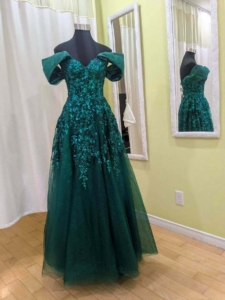 Retouche d'une robe de mariée à épaules dénudées Laval