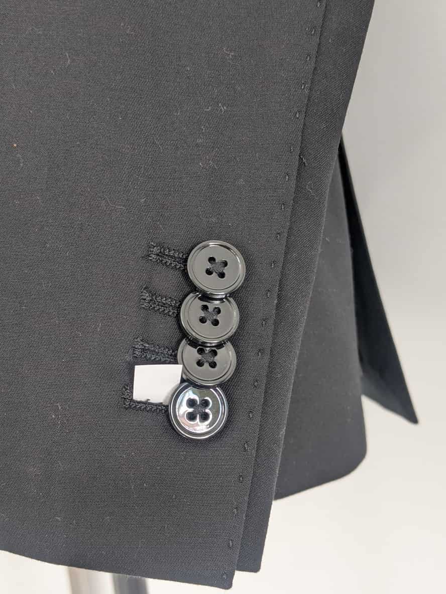 Shorten blazer sleeves with functional buttons in Laval, Montreal